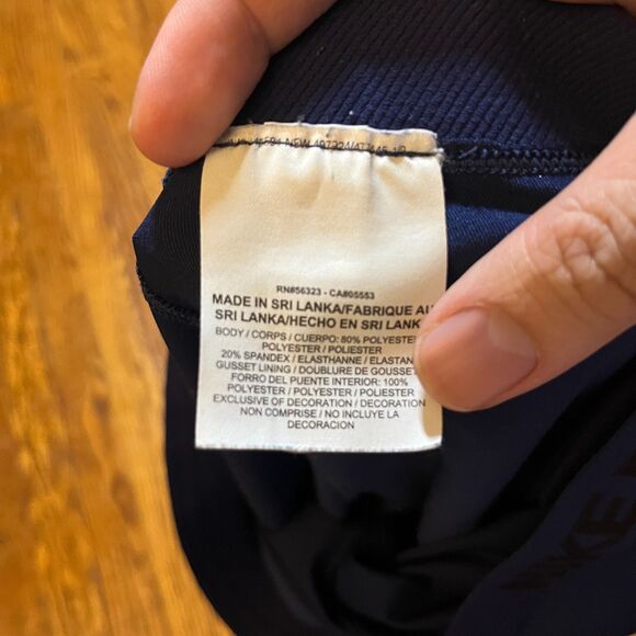 Nike Pro Reflective Print Cropped Capri Leggings Navy Blue Women's Size L - Picture 10 of 13